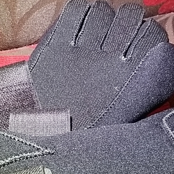 SWIMMERS GLOVES - Picture 4 of 10